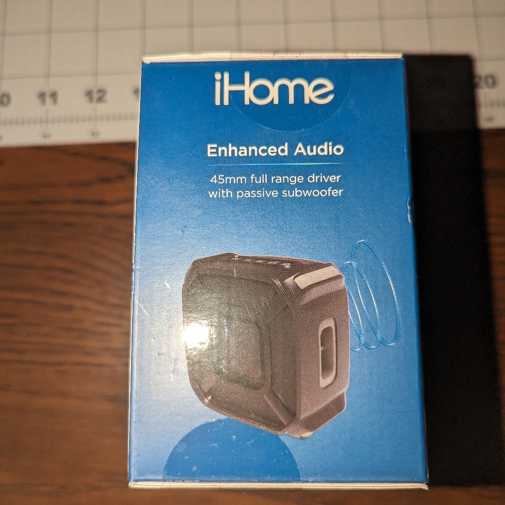 iHome Bluetooth waterproof speaker - Picture 5 of 5